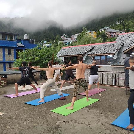 Utopia Hostels Dharamkot Mcleodganj ดารัมซาลา ภายนอก รูปภาพ