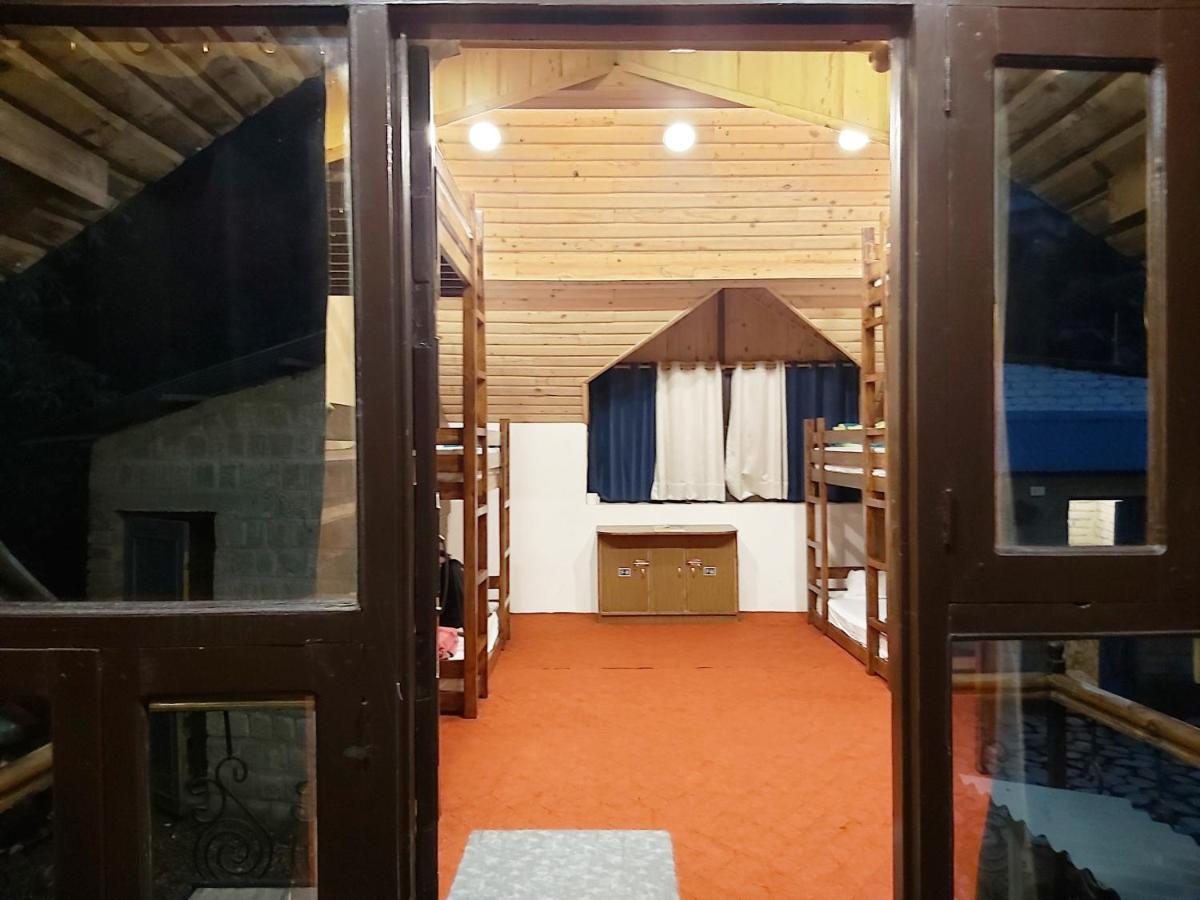 Utopia Hostels Dharamkot Mcleodganj ดารัมซาลา ภายนอก รูปภาพ