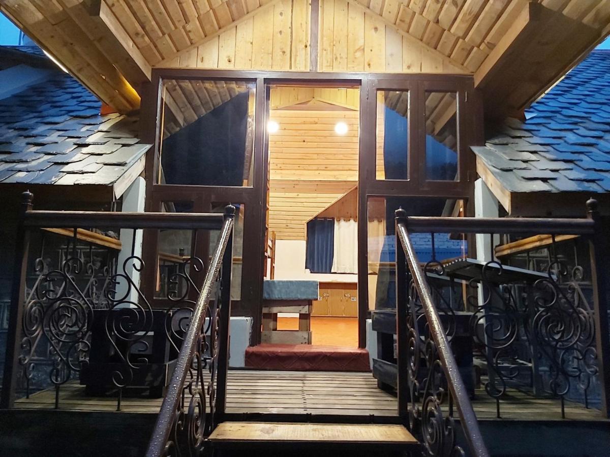 Utopia Hostels Dharamkot Mcleodganj ดารัมซาลา ภายนอก รูปภาพ