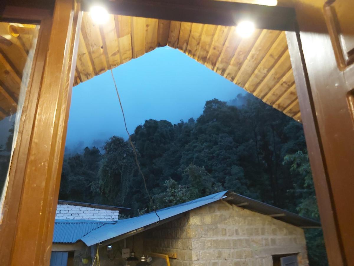 Utopia Hostels Dharamkot Mcleodganj ดารัมซาลา ภายนอก รูปภาพ