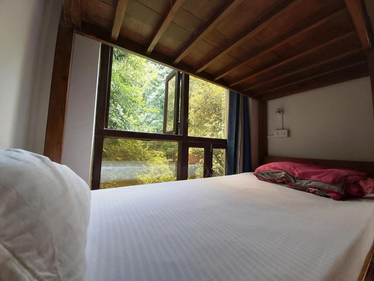 Utopia Hostels Dharamkot Mcleodganj ดารัมซาลา ภายนอก รูปภาพ