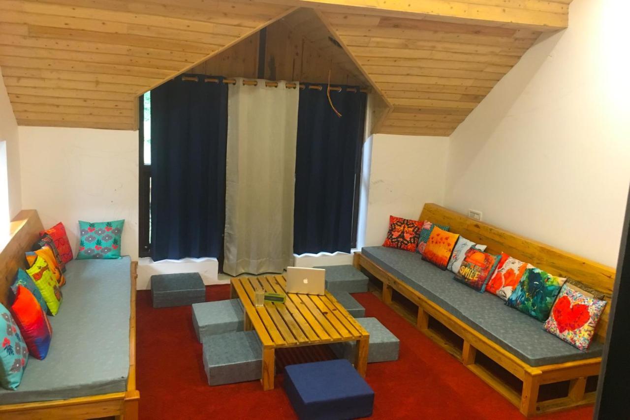 Utopia Hostels Dharamkot Mcleodganj ดารัมซาลา ภายนอก รูปภาพ