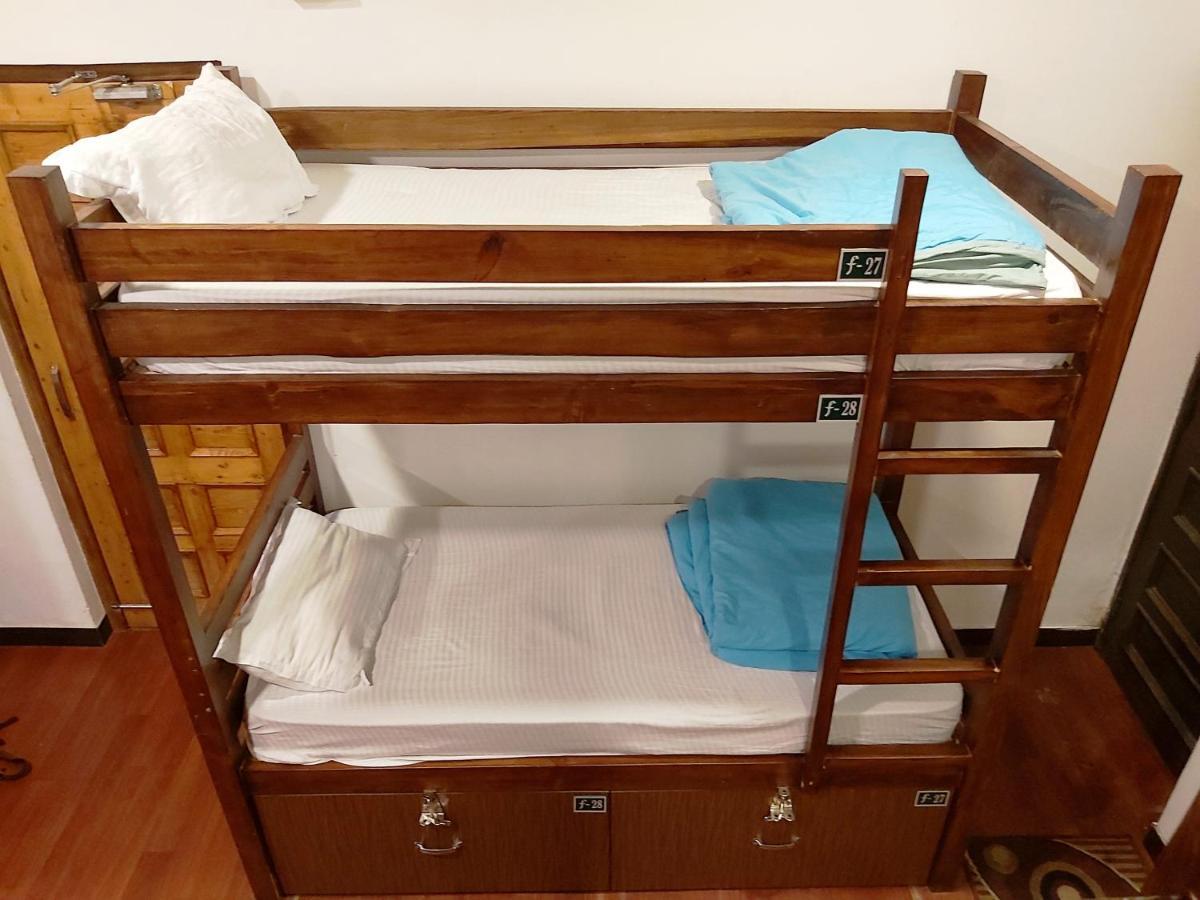 Utopia Hostels Dharamkot Mcleodganj ดารัมซาลา ภายนอก รูปภาพ