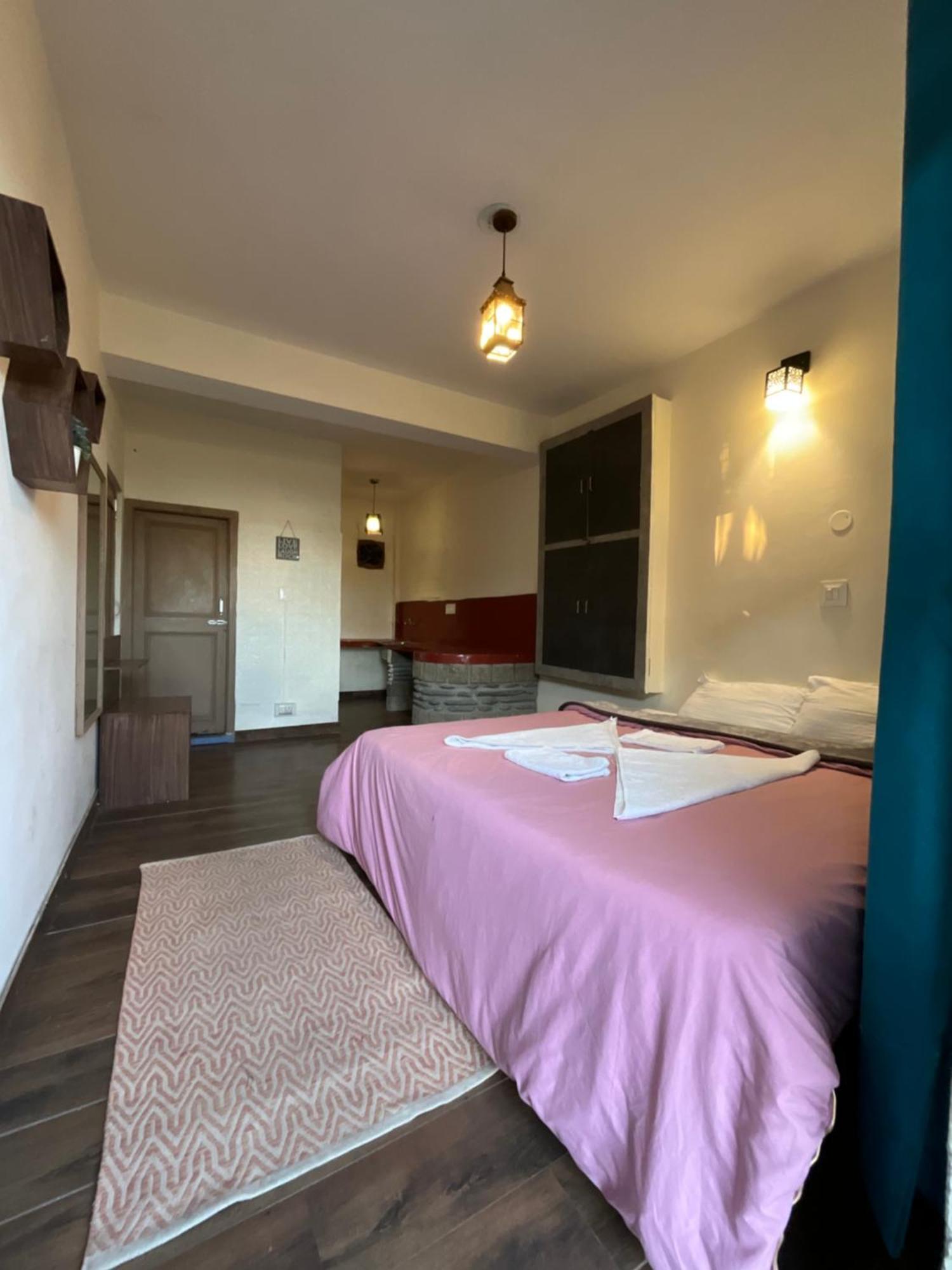 Utopia Hostels Dharamkot Mcleodganj ดารัมซาลา ภายนอก รูปภาพ