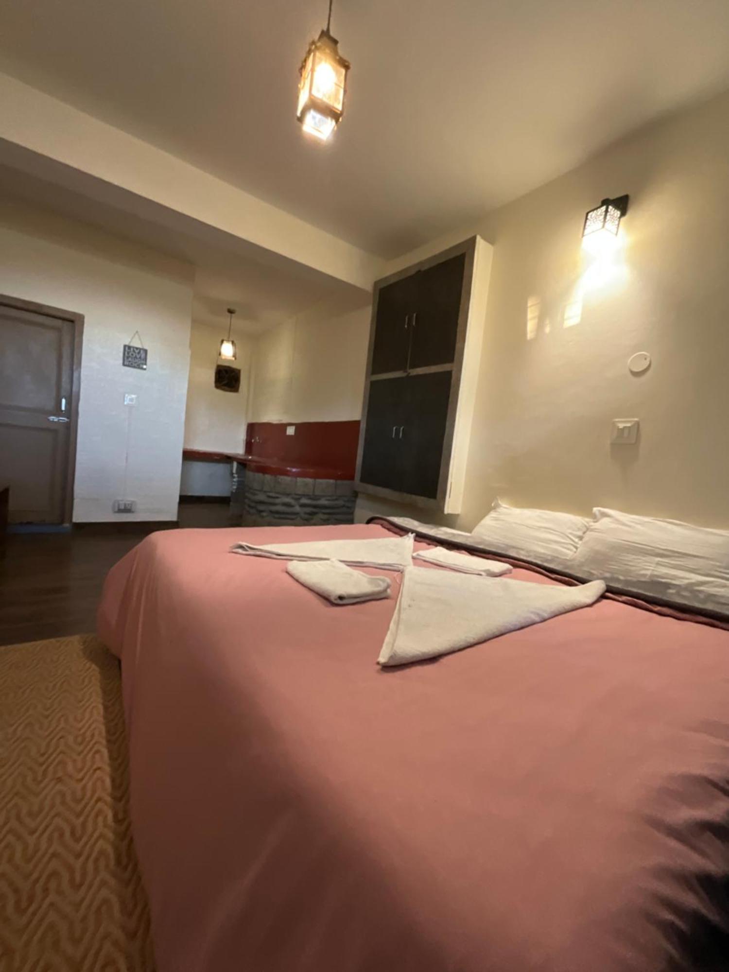Utopia Hostels Dharamkot Mcleodganj ดารัมซาลา ภายนอก รูปภาพ