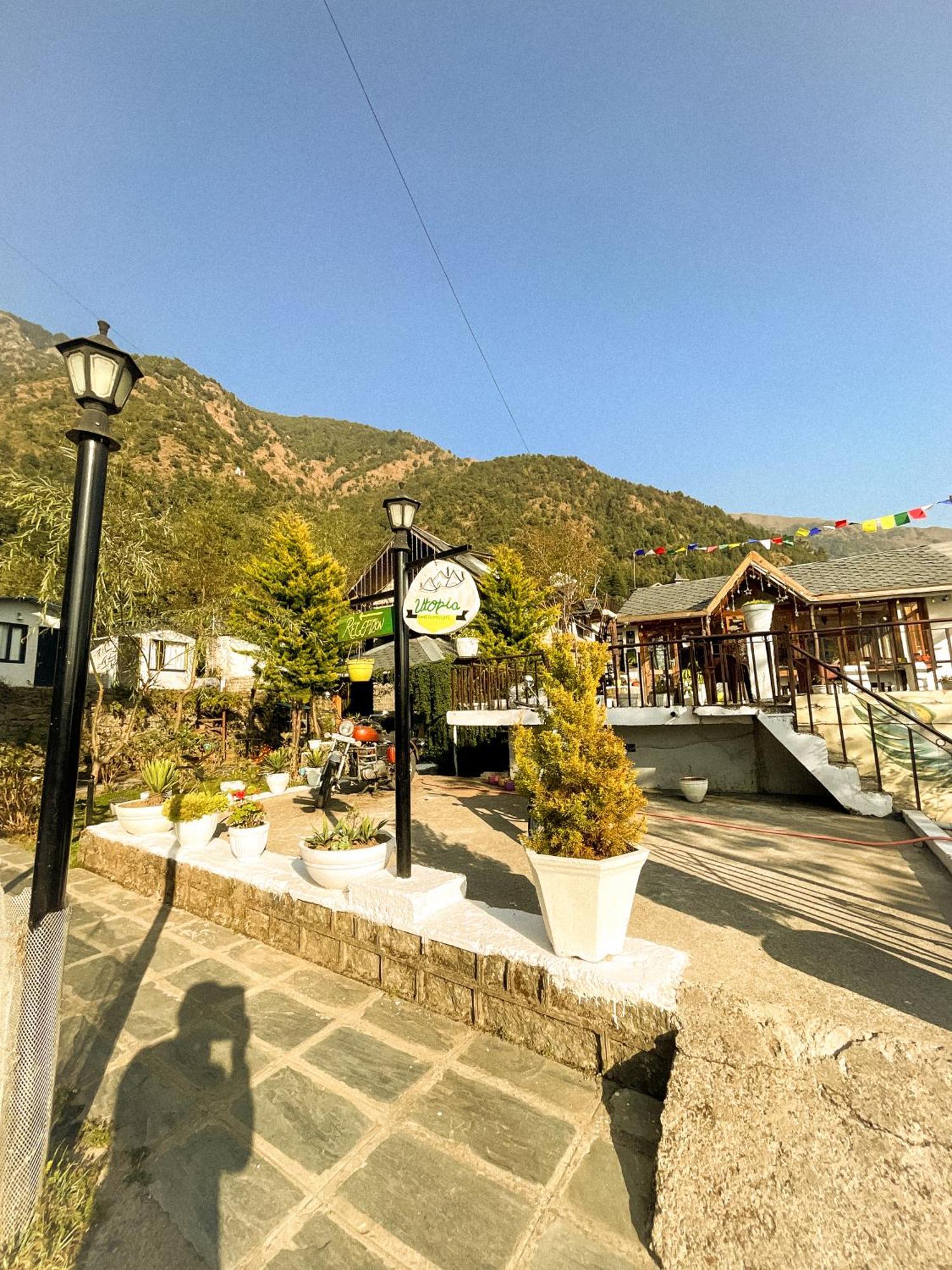 Utopia Hostels Dharamkot Mcleodganj ดารัมซาลา ภายนอก รูปภาพ
