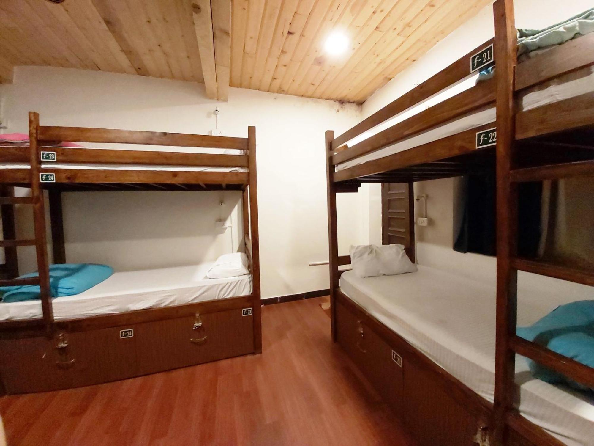 Utopia Hostels Dharamkot Mcleodganj ดารัมซาลา ภายนอก รูปภาพ