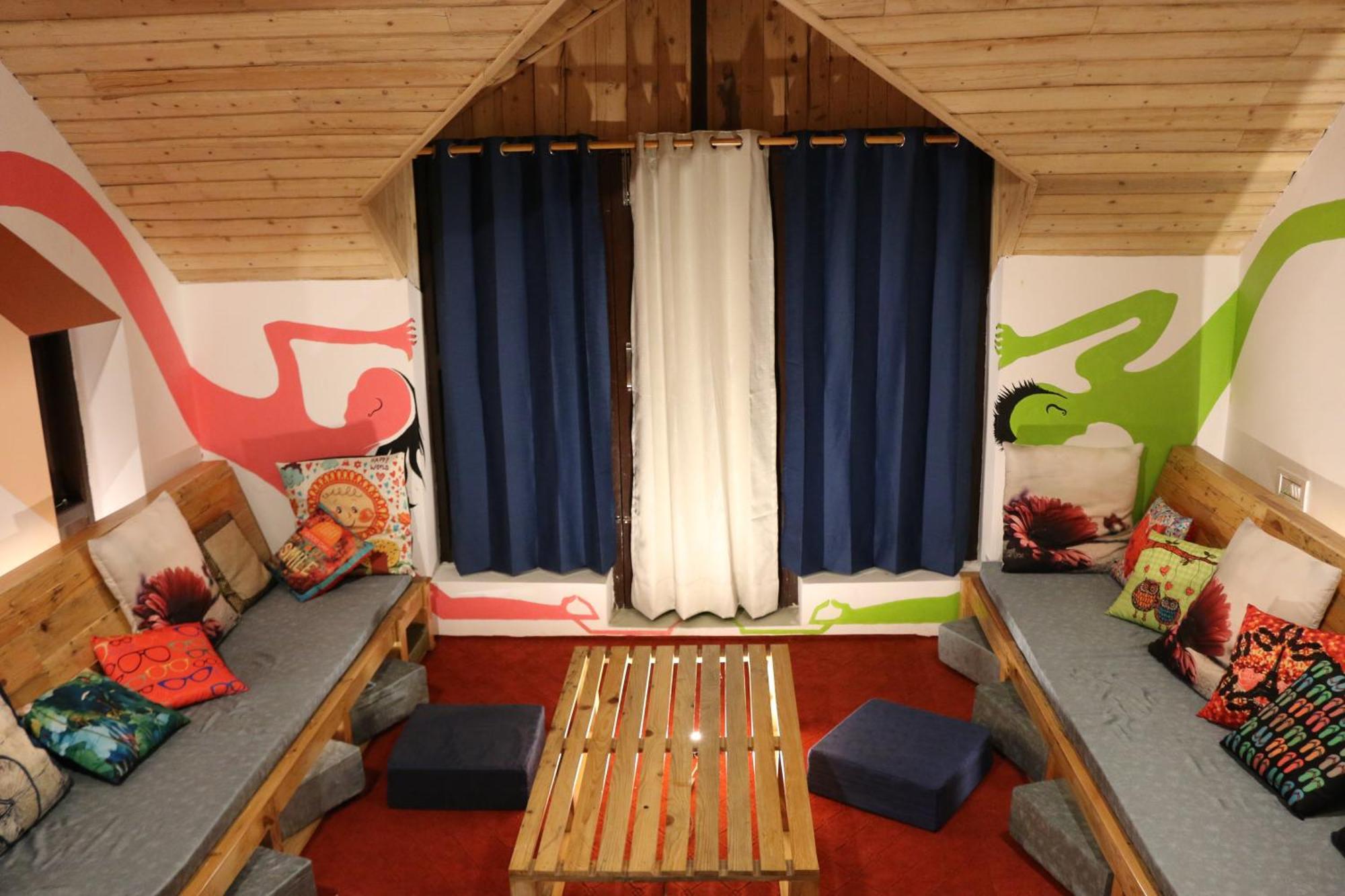 Utopia Hostels Dharamkot Mcleodganj ดารัมซาลา ภายนอก รูปภาพ