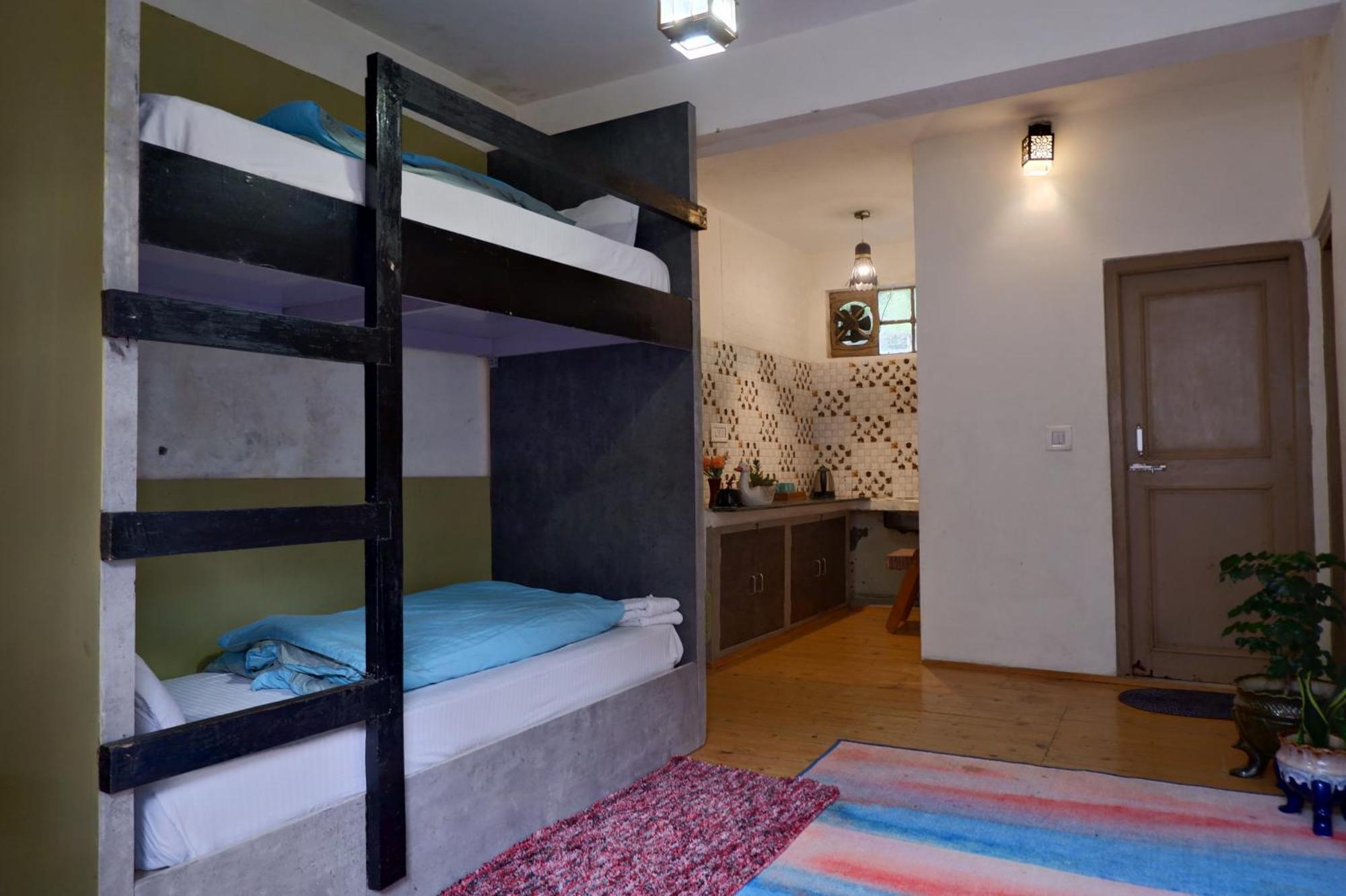 Utopia Hostels Dharamkot Mcleodganj ดารัมซาลา ภายนอก รูปภาพ
