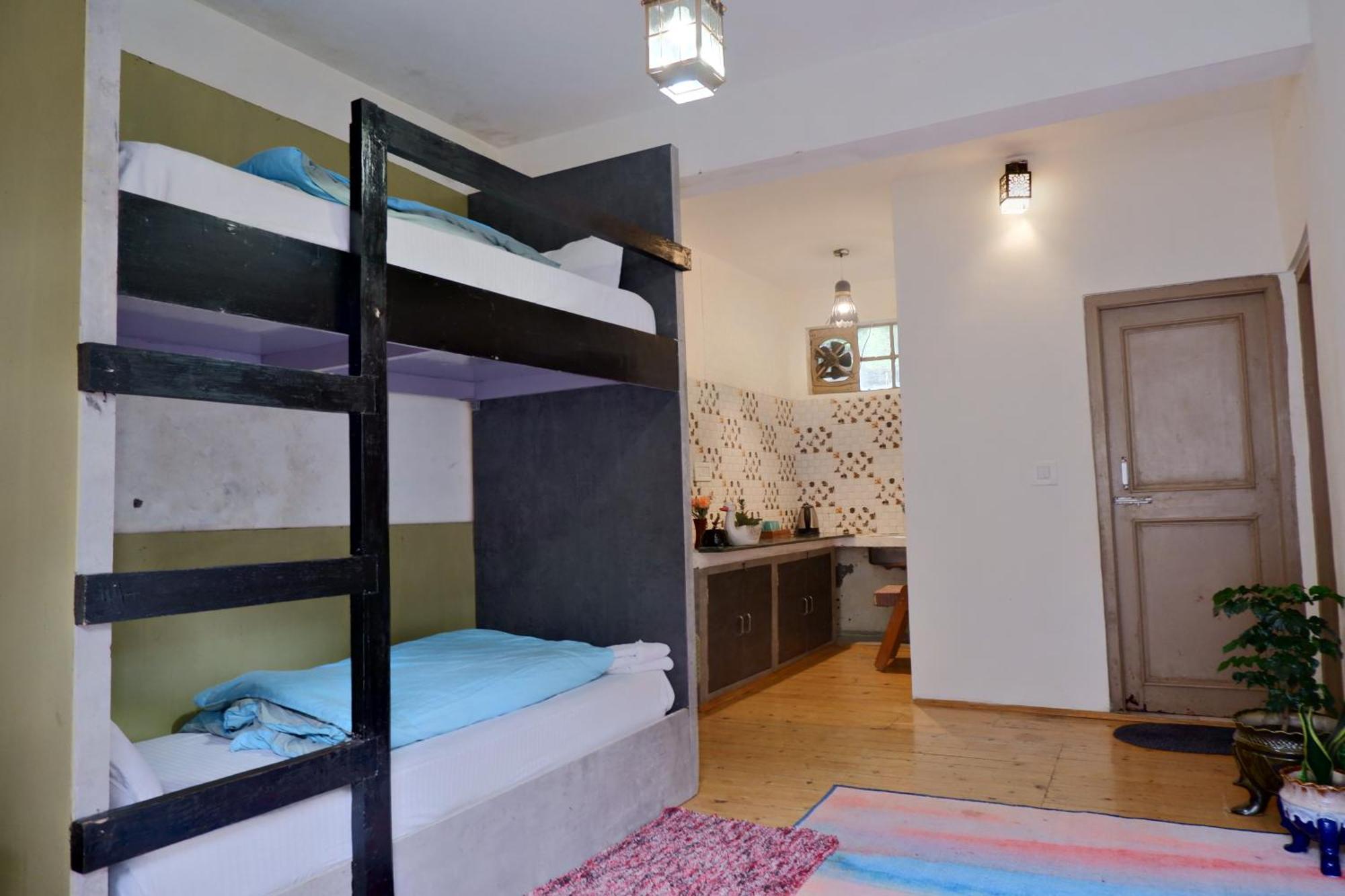 Utopia Hostels Dharamkot Mcleodganj ดารัมซาลา ภายนอก รูปภาพ