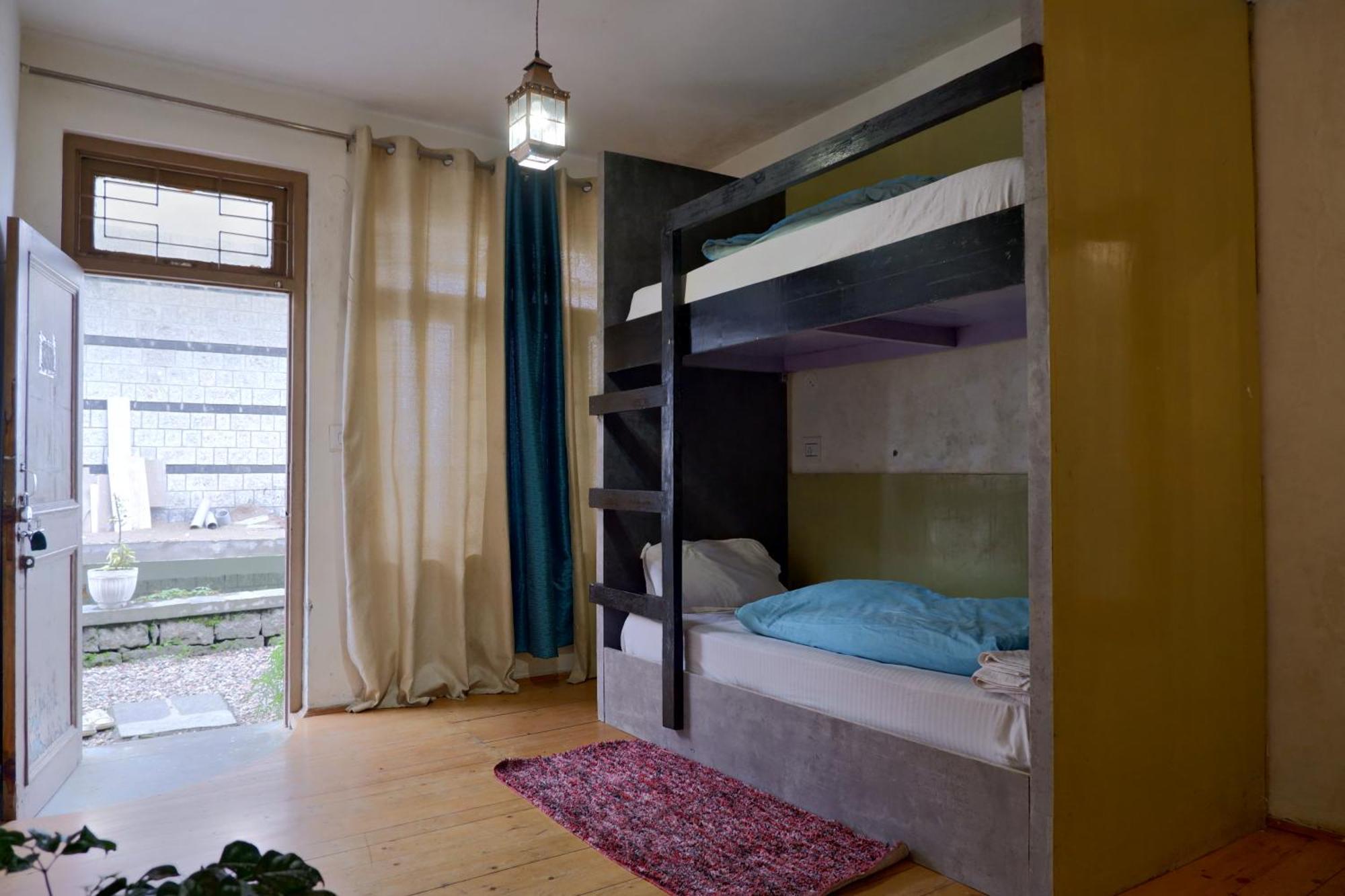 Utopia Hostels Dharamkot Mcleodganj ดารัมซาลา ภายนอก รูปภาพ
