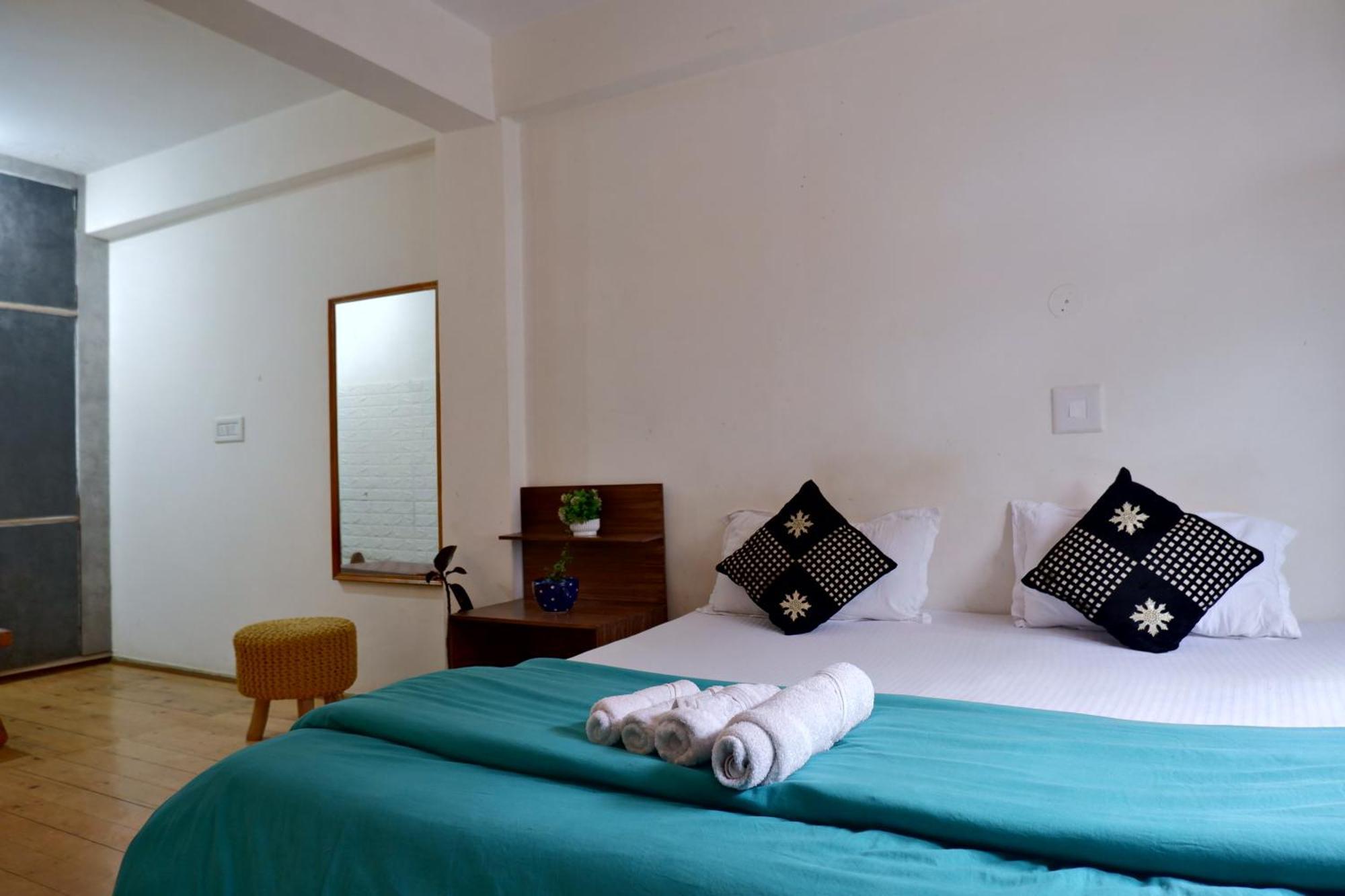 Utopia Hostels Dharamkot Mcleodganj ดารัมซาลา ภายนอก รูปภาพ