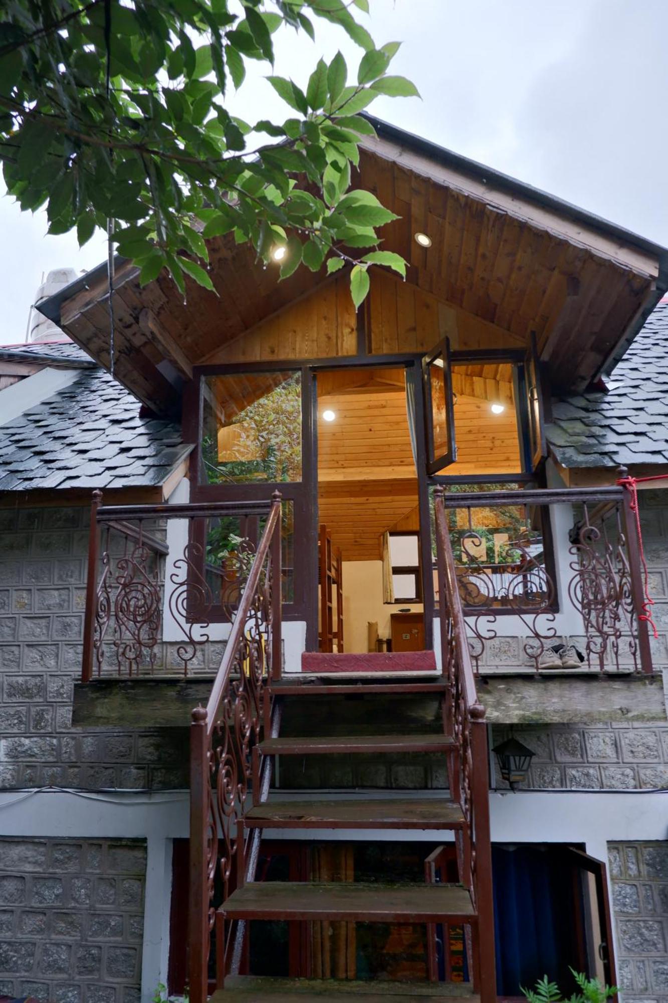 Utopia Hostels Dharamkot Mcleodganj ดารัมซาลา ภายนอก รูปภาพ
