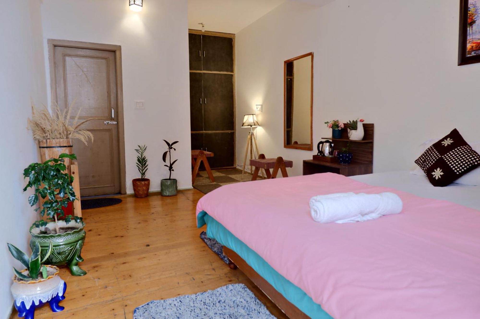 Utopia Hostels Dharamkot Mcleodganj ดารัมซาลา ภายนอก รูปภาพ