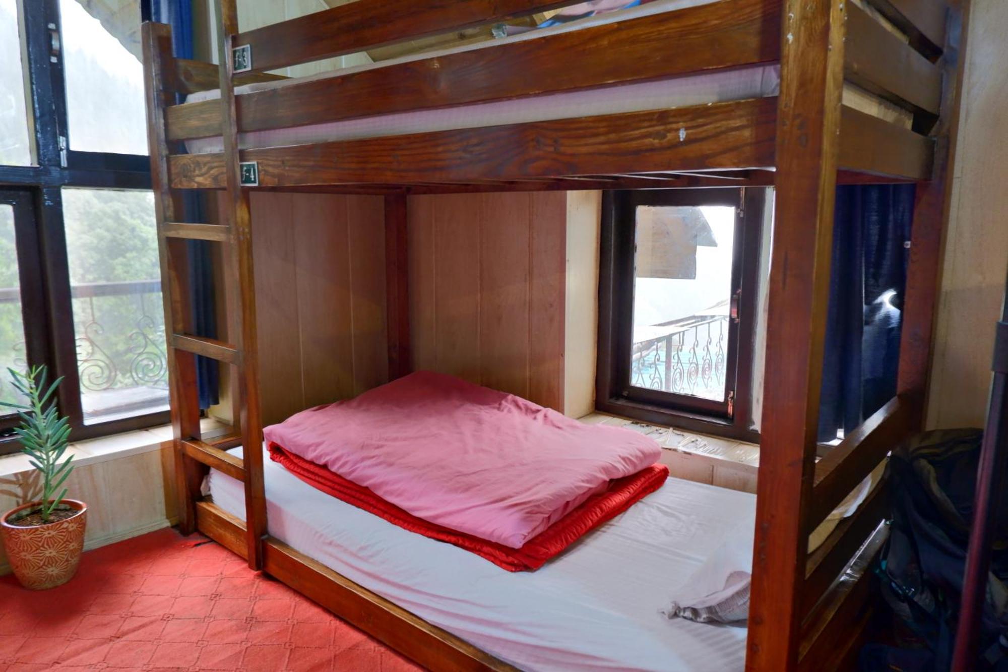 Utopia Hostels Dharamkot Mcleodganj ดารัมซาลา ภายนอก รูปภาพ