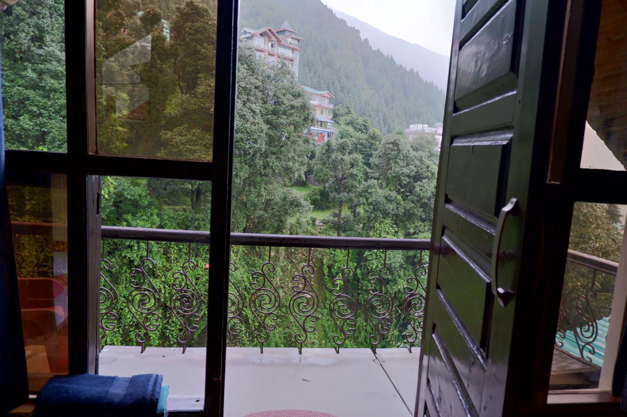 Utopia Hostels Dharamkot Mcleodganj ดารัมซาลา ภายนอก รูปภาพ